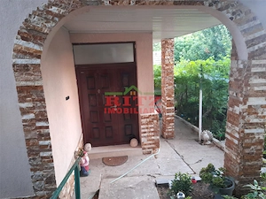 CASA  PROTOSENI - imagine 2