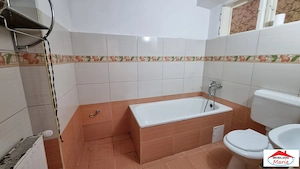 Casa in zona centrala parter si subsol cu acces auto - imagine 6