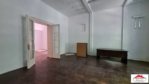 Casa in zona centrala parter si subsol cu acces auto - imagine 10