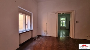 Casa in zona centrala parter si subsol cu acces auto - imagine 15