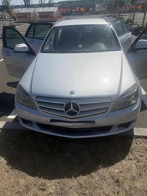 Vând Mercedes c200 înmatriculat acte la zi