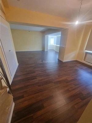 Apartament 5 camere  cu scara interioara tip  penthouse -doua etaje - imagine 2