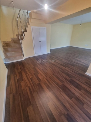Apartament 5 camere  cu scara interioara tip  penthouse -doua etaje - imagine 4