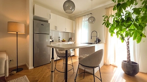 Vând apartament doua camere cu gradina și parcare . - imagine 3