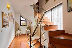 Casa + 305 mp terem curte proprie in zona rezidentiala Gavana - imagine 11