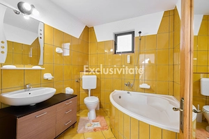 Casa + 305 mp terem curte proprie in zona rezidentiala Gavana - imagine 10