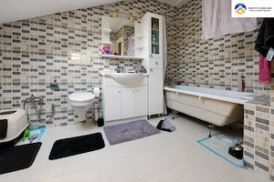 Apartament 3 camere 91 mp, mansarda, P-ta 22 Decembrie, Piatra Neamt - imagine 13