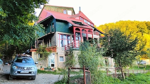 CASĂ DE VACANȚĂ – LEPȘA| 804 MP UTILI | 14 CAMERE | TEREN 1.857 MP - imagine 2