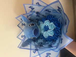 buchet cu stitch cu 15 trandafiri de săpun parfumați 