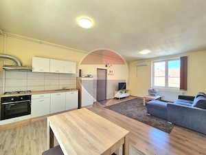 Apartament cu 3 camere, la prima închiriere, în zona centrală