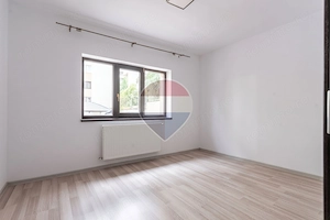 Apartament cu 3 camere, grădină proprie+loc de parcare- Str. Luminii - imagine 5