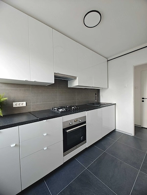 Inchiriez apartament 4 camere, mobilat, complet utilat, ultracentral - imagine 2