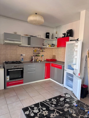 Inchiriez apartament cu 3 camere , 2 bai , complet mobilat si utilat in blocul Iris 3