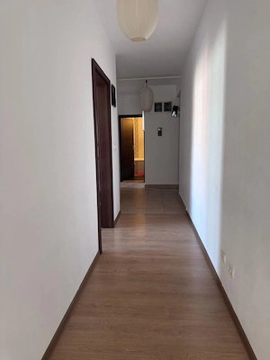 Apartament cu 3 camere , 2 bai , complet mobilat si utilat in blocul Iris 3 - imagine 4