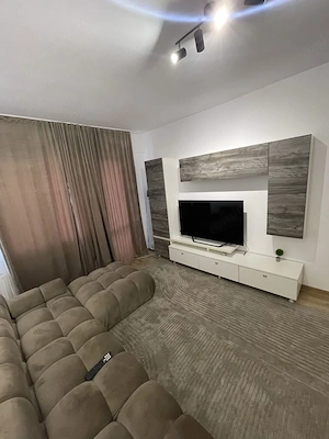 Inchiriez apartament