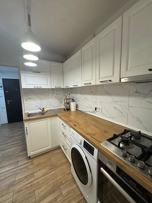 Apartament 2 camere, renovat și complet mobilat - imagine 2
