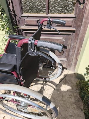 Scaun cu rotile pentru handicap 