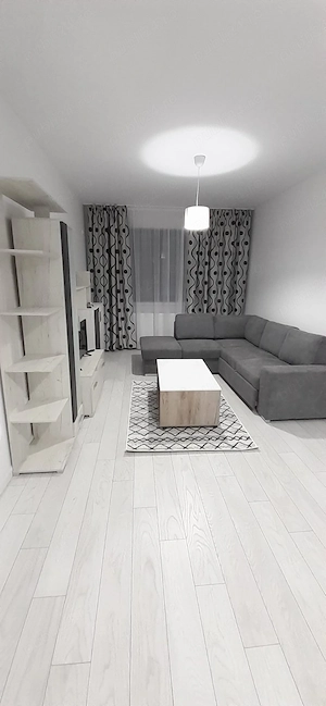 Închiriez apartament cu 2 camere 