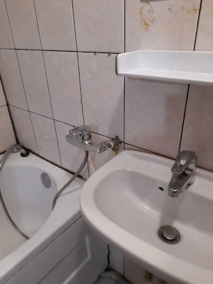 inchiriez camera cu baie si bucatarie la casa - imagine 3