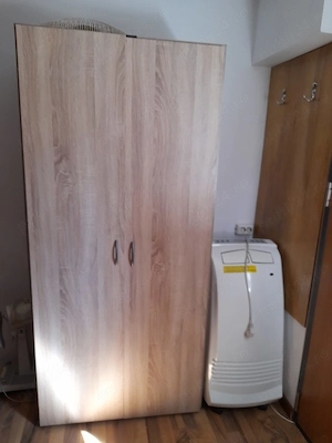 inchiriez camera cu baie si bucatarie la casa