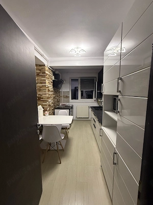 Apartament 2 camere, decomandat, termen lung, Zona Gara, Disponibil 5 Septembrie - imagine 9