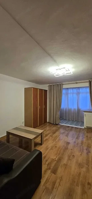 garsoniera costin georgian-metrou la scara blocului - imagine 4