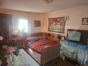 Proprietate cu 2 case, 2.100 mp teren și multiple anexe - imagine 5