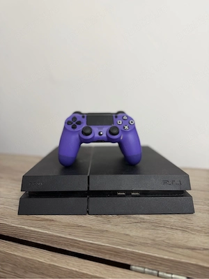 Playstation 4+2 controllere(unu neoriginal)