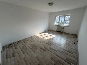 Apartament 2 camere, etaj 2 - zona Industriala - imagine 2