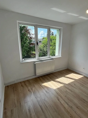 Se oferă spre vânzare apartament 2 camere decomandat, etaj 3 4 , vedere bilaterală a blocului,noxa - imagine 4