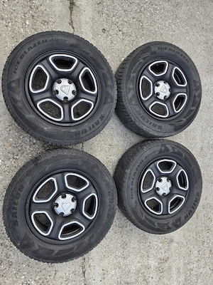 roti iarna 215.65.16 Duster 5x114.3 cauciucuri bune 