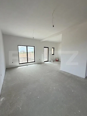 Casa tip triplex, 5 camere, 114 mp utili, Zona Plopi