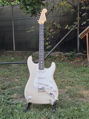 Fender MIJ Hybrid II Stratocaster - Ltd Ed Satin Sand Beige