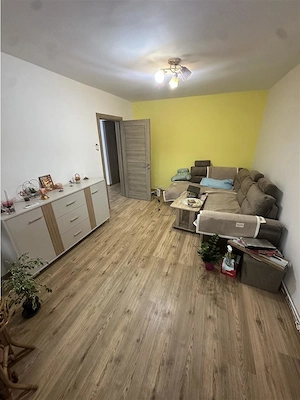 3 camere 2 balcoane decomandat cu centrala langa Posta