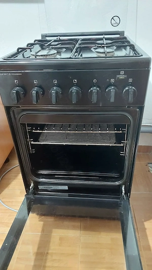 Aragaz Electrolux cu cuptor electric