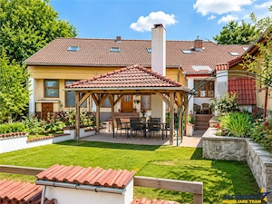 Sfantu Gheorghe Central,9camere,271mp utili,teren 547mp,4 intrari,garaj 59mp,potential:business,inve