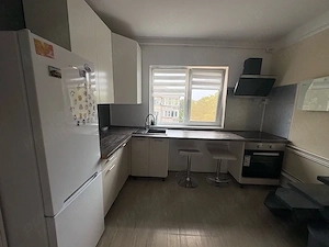 Inchiriez apartament et 4