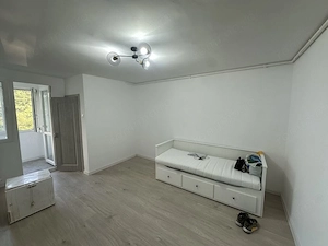 Garsoniera renovata complet - aproape de metrou Titan Etaj 4 10.