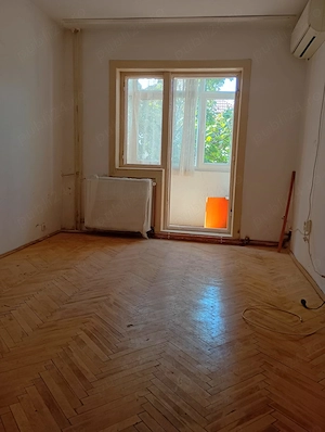 Lipovei,apt 2 camere etajul 1 din 4,s-50 mp utili,centrala,pret 85.000 euro
