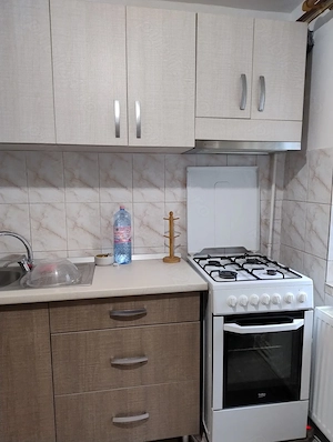 Închiriez apartament doua camere  - imagine 5