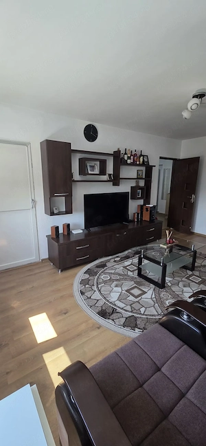 Închiriere apartament 2 camere zona centrului comercial Pelendava - 1Mai - imagine 4