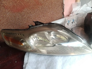 vand o pereghe de faruri de la o masina casata.de la un ford mondeo mk4 - imagine 3