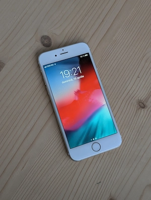 iPhone 6 Gold 64gb BONUS: Folie Display + Husa + Cablu Date Bateria 95%