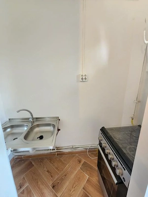 Vand apartament  2 camere decomandat zona Lunei 56mp - imagine 3