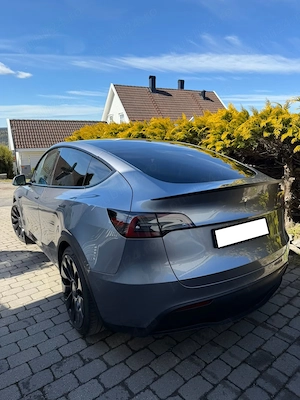 2023 Tesla Model Y performance  - imagine 3