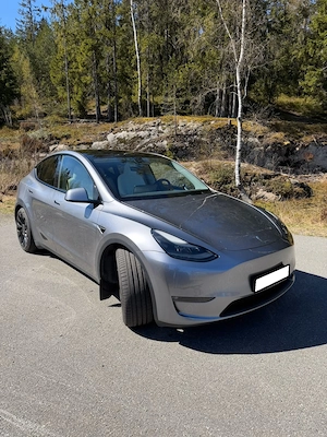 2023 Tesla Model Y performance  - imagine 8
