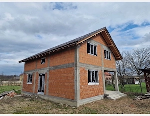 Casa la roșu p+m
