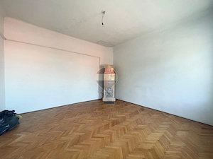 Casă cu 3 camere de vânzare în zona centrala comison 0% + garaj - imagine 6