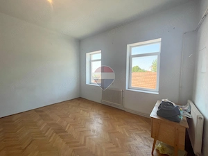 Casă cu 3 camere de vânzare în zona centrala comison 0% + garaj - imagine 4