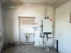 Casă cu 3 camere de vânzare în zona centrala comison 0% + garaj - imagine 12